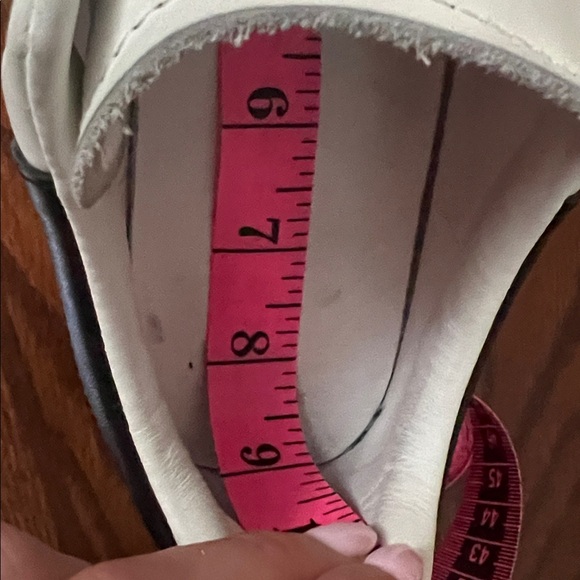 Alexander McQueen | Size 35 (5) White and Black Leather Sneakers - Picture 15 of 16